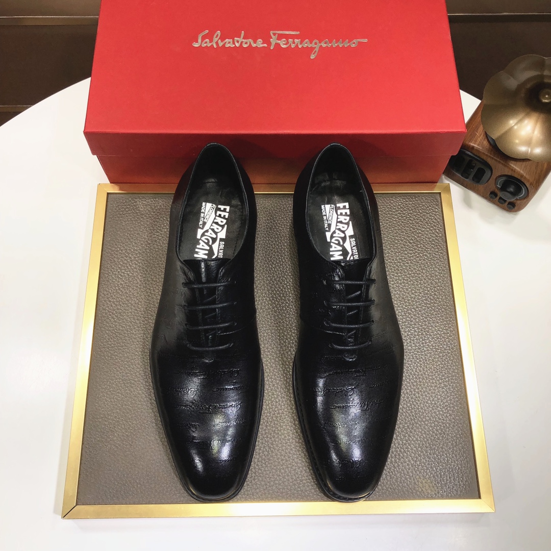 J0 菲拉格慕。 最新真皮商务西装鞋官网同步上市，意大利进口 头层牛皮一比一重金打造，官网1:1橡胶大底。穿着百搭，高档不失档次，彩色搭配气度不凡。此款四季款，穿在脚上魅力四射尽显大牌气质。标准码38—–44