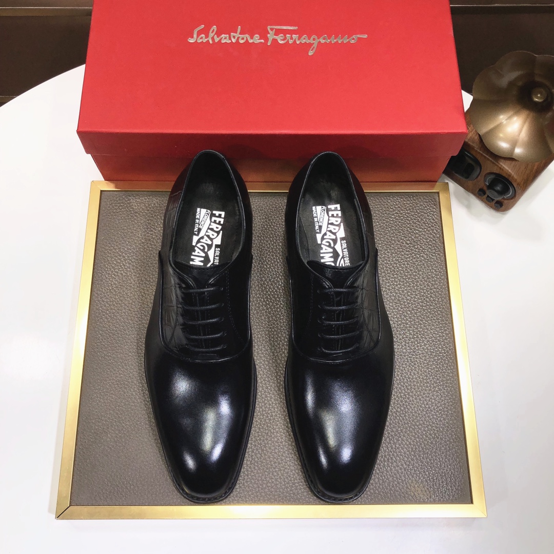 J0 菲拉格慕。 最新真皮商务西装鞋官网同步上市，意大利进口 头层牛皮一比一重金打造，官网1:1橡胶大底。穿着百搭，高档不失档次，彩色搭配气度不凡。此款四季款，穿在脚上魅力四射尽显大牌气质。标准码38—–44