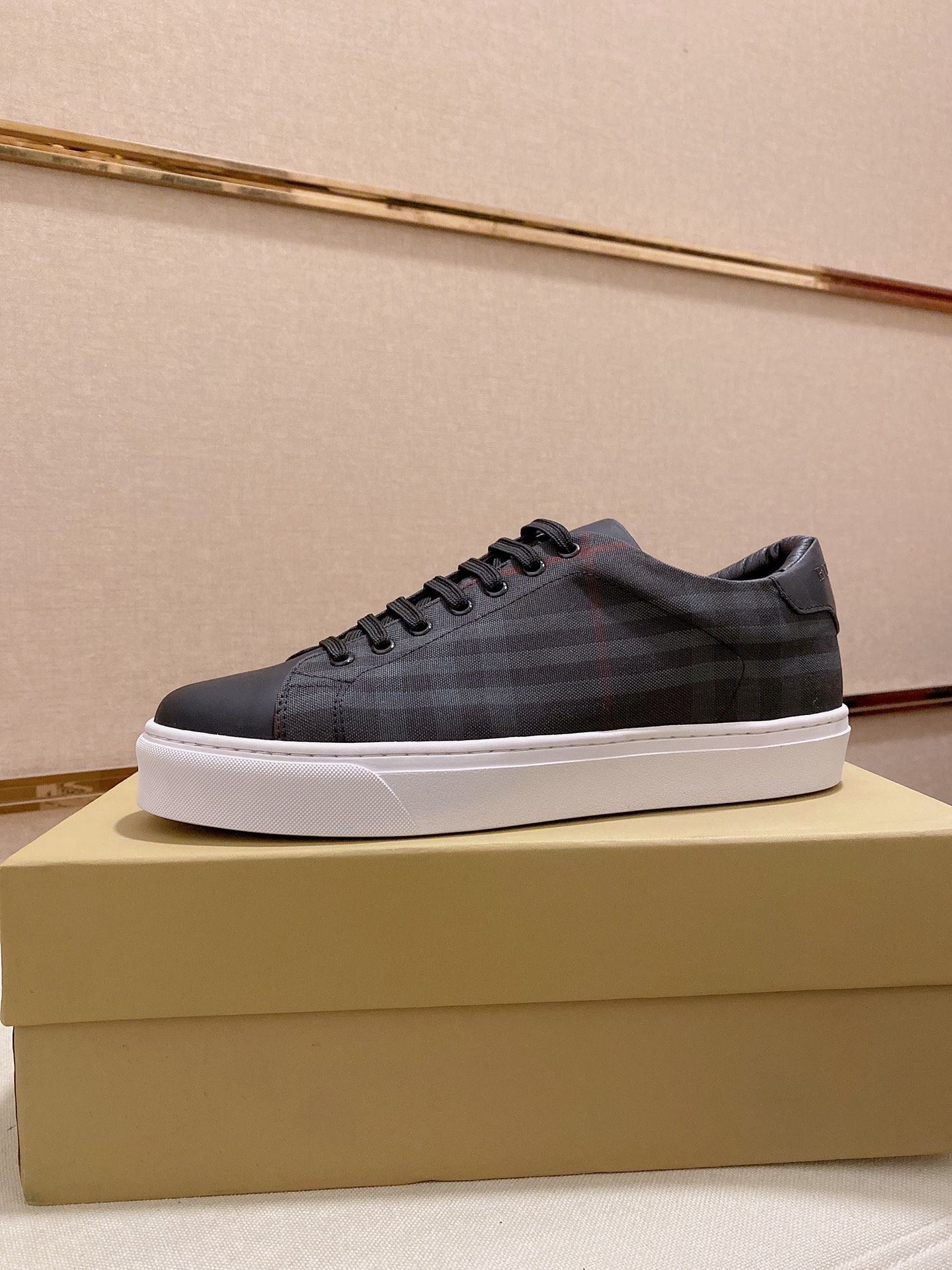 Precio de fábrica:Sincronización de contadorBURBERRY Burberry generación superior de sincronización 