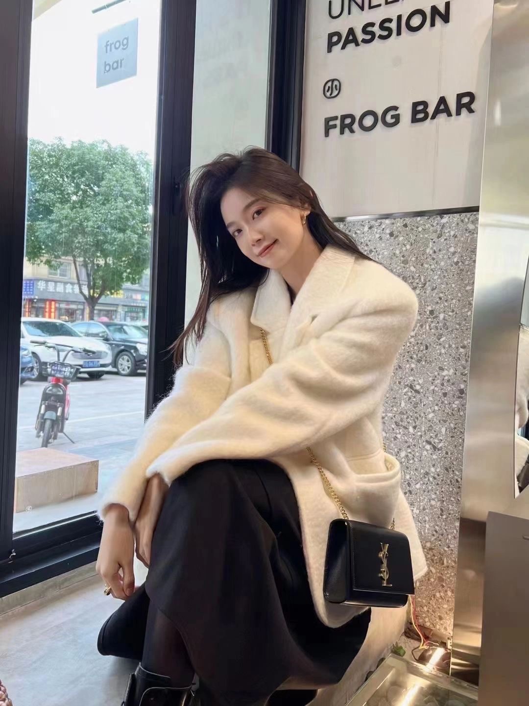 Saint laurent Ysl 𝙆𝙖𝙩𝙚 20𝙘𝙢 链条包 469390黑色球纹银扣