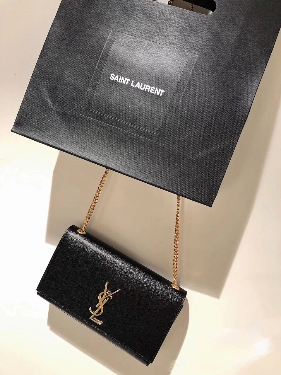 Saint laurent Ysl 𝙆𝙖𝙩𝙚 20𝙘𝙢 链条包 469390黑色球纹银扣