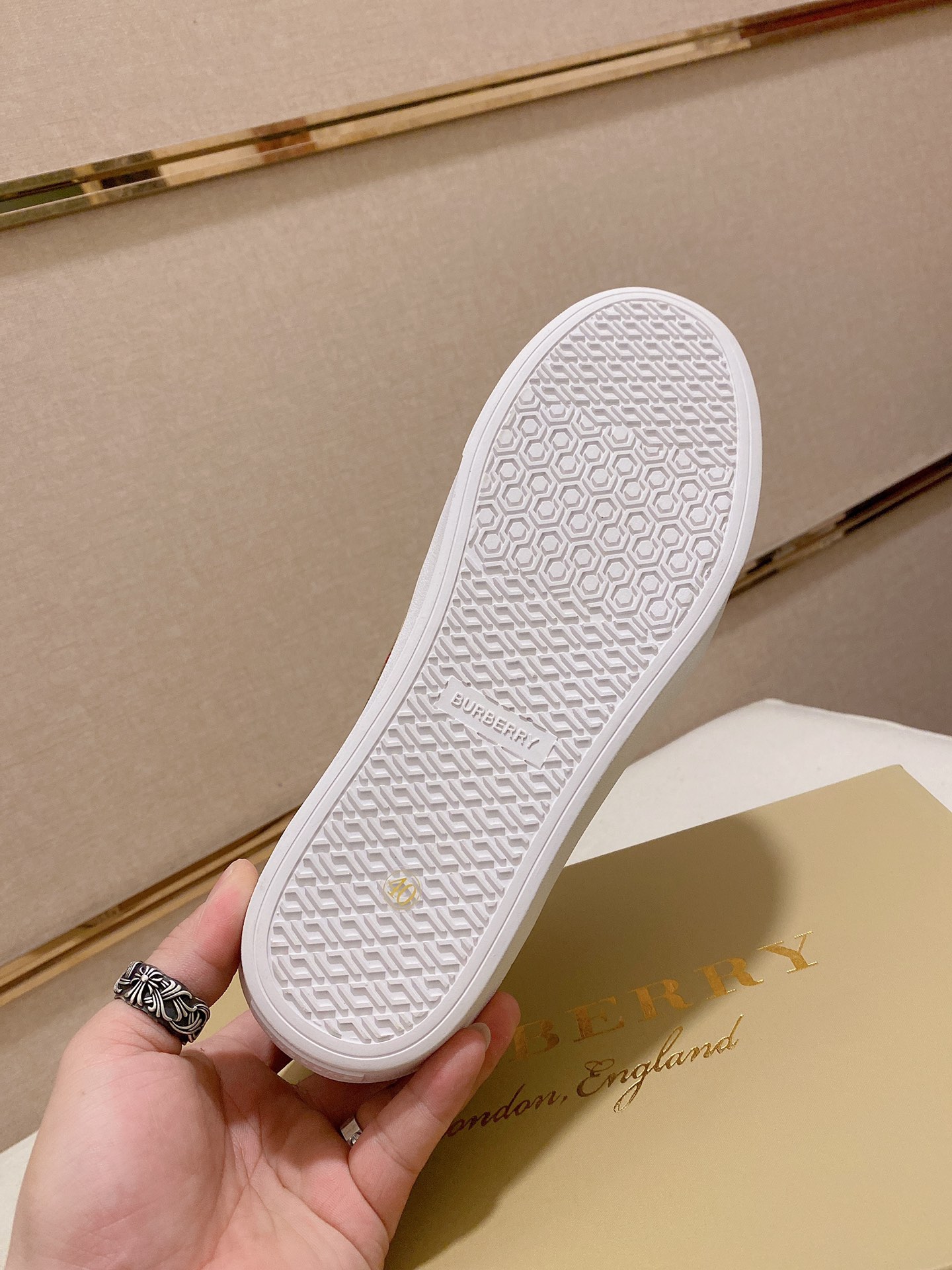 Precio de fábrica:Sincronización de contadorBURBERRY Burberry generación superior de sincronización 
