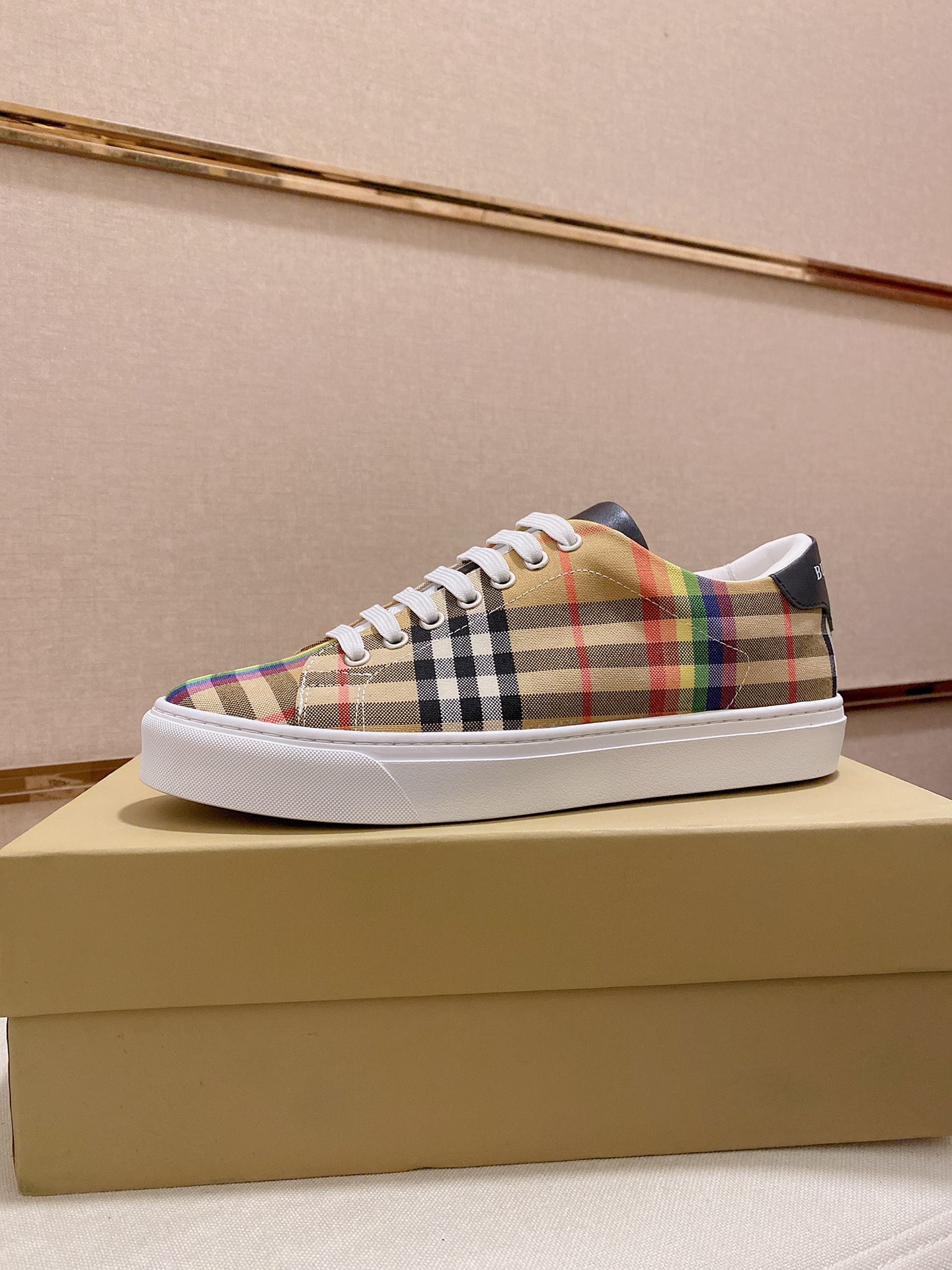 Precio de fábrica:Sincronización de contadorBURBERRY Burberry generación superior de sincronización 