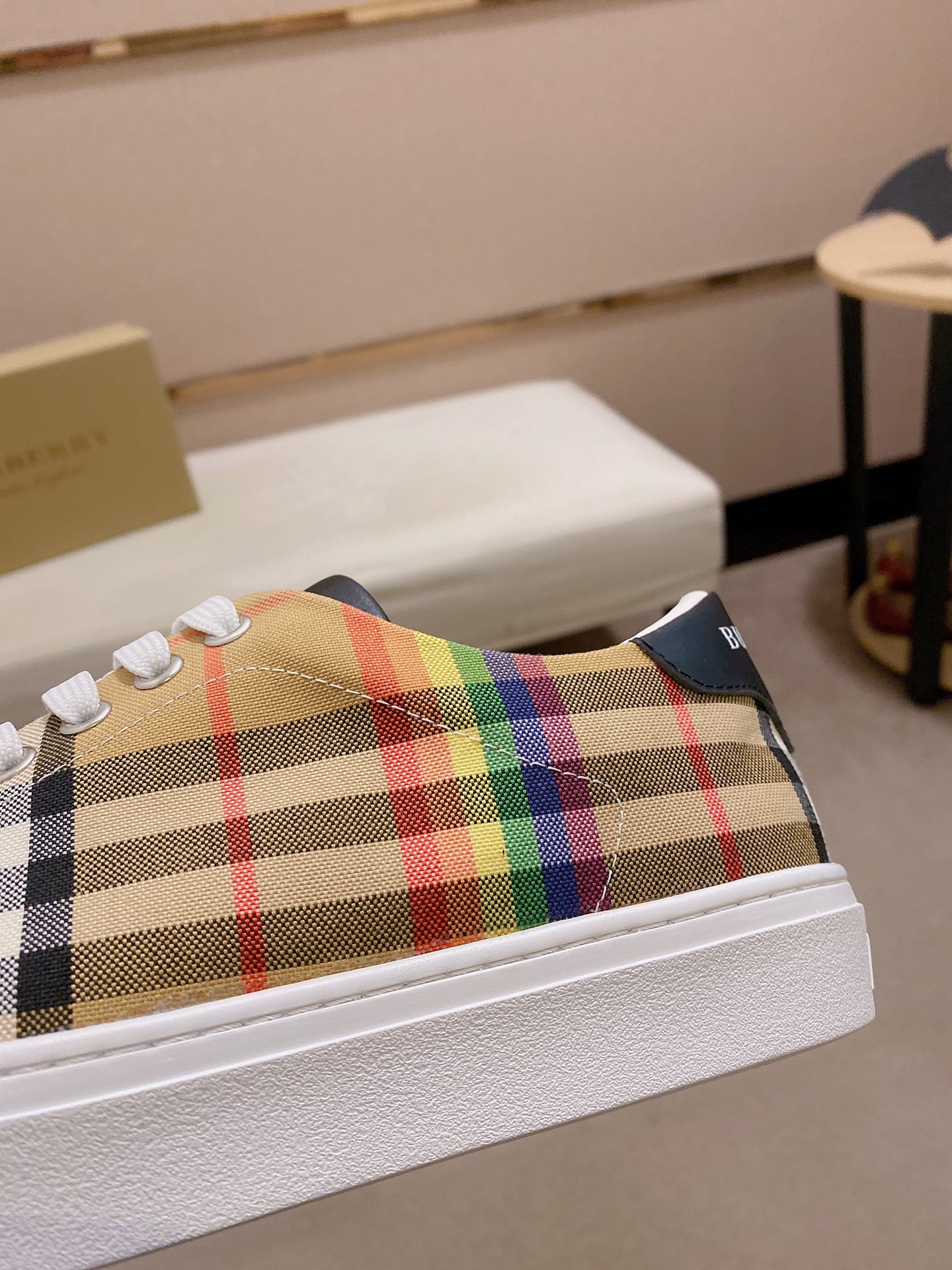 Precio de fábrica:Sincronización de contadorBURBERRY Burberry generación superior de sincronización 