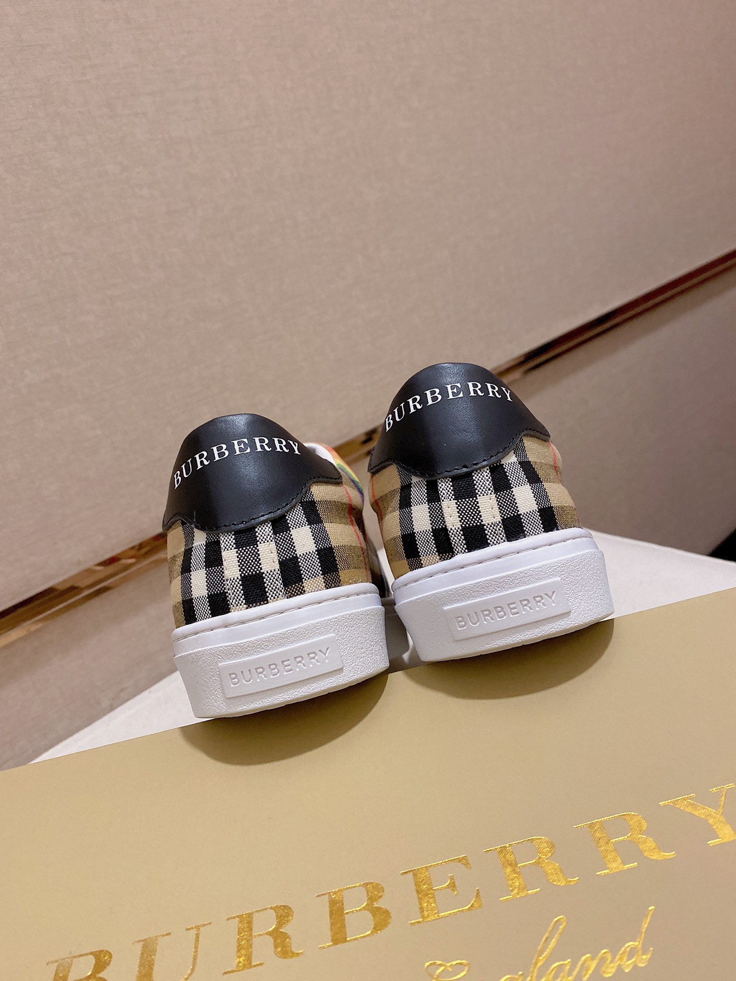 Precio de fábrica:Sincronización de contadorBURBERRY Burberry generación superior de sincronización 