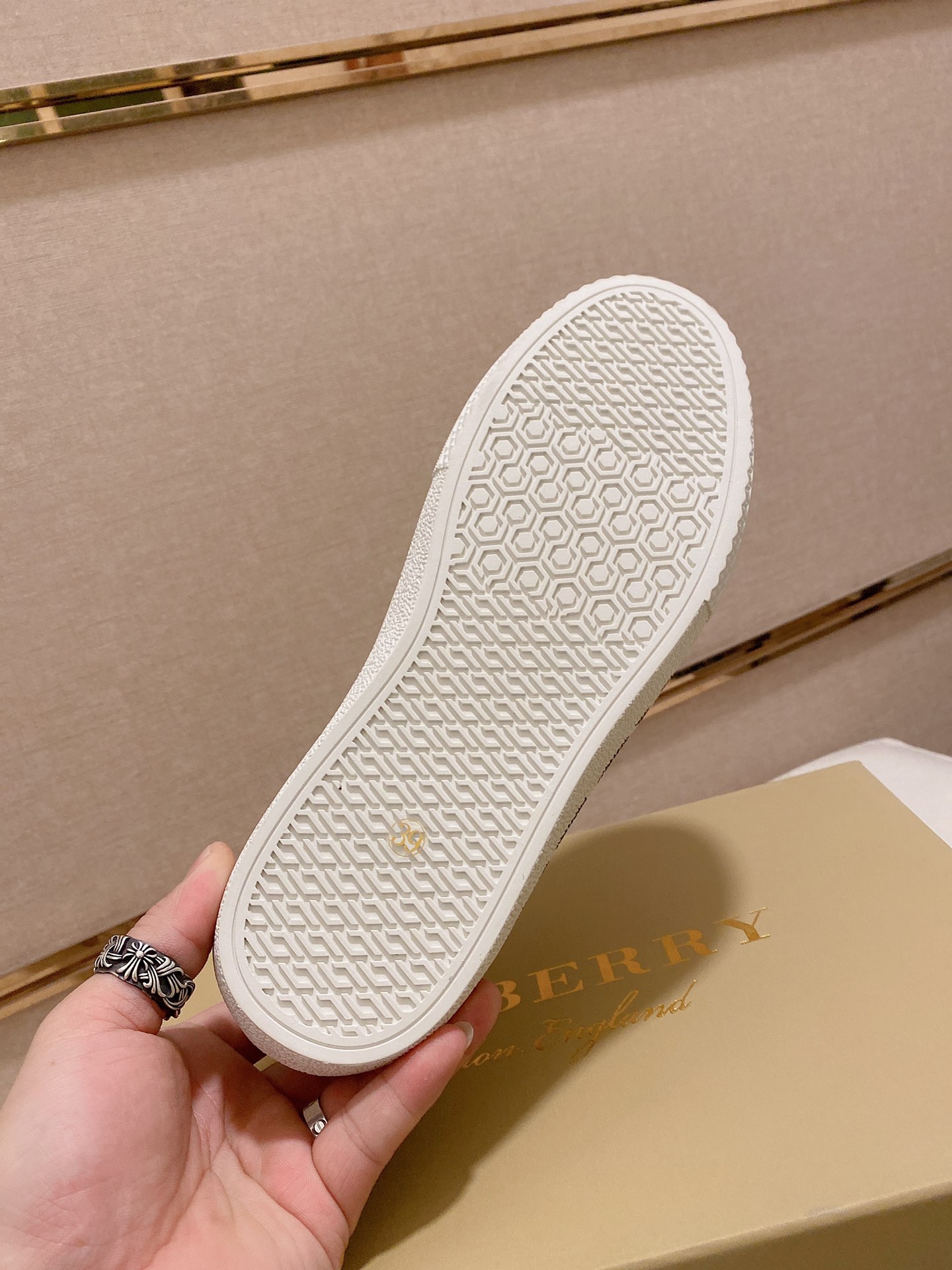 Precio de fábrica:Sincronización de contadorBURBERRY Burberry generación superior de sincronización 