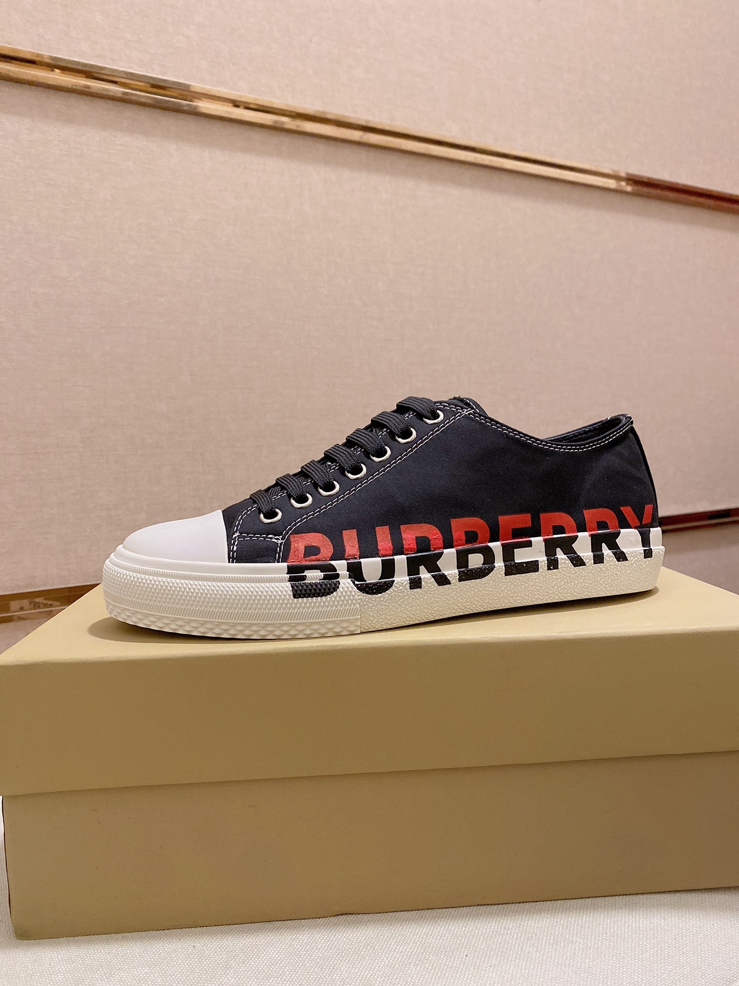 Precio de fábrica:Sincronización de contadorBURBERRY Burberry generación superior de sincronización 