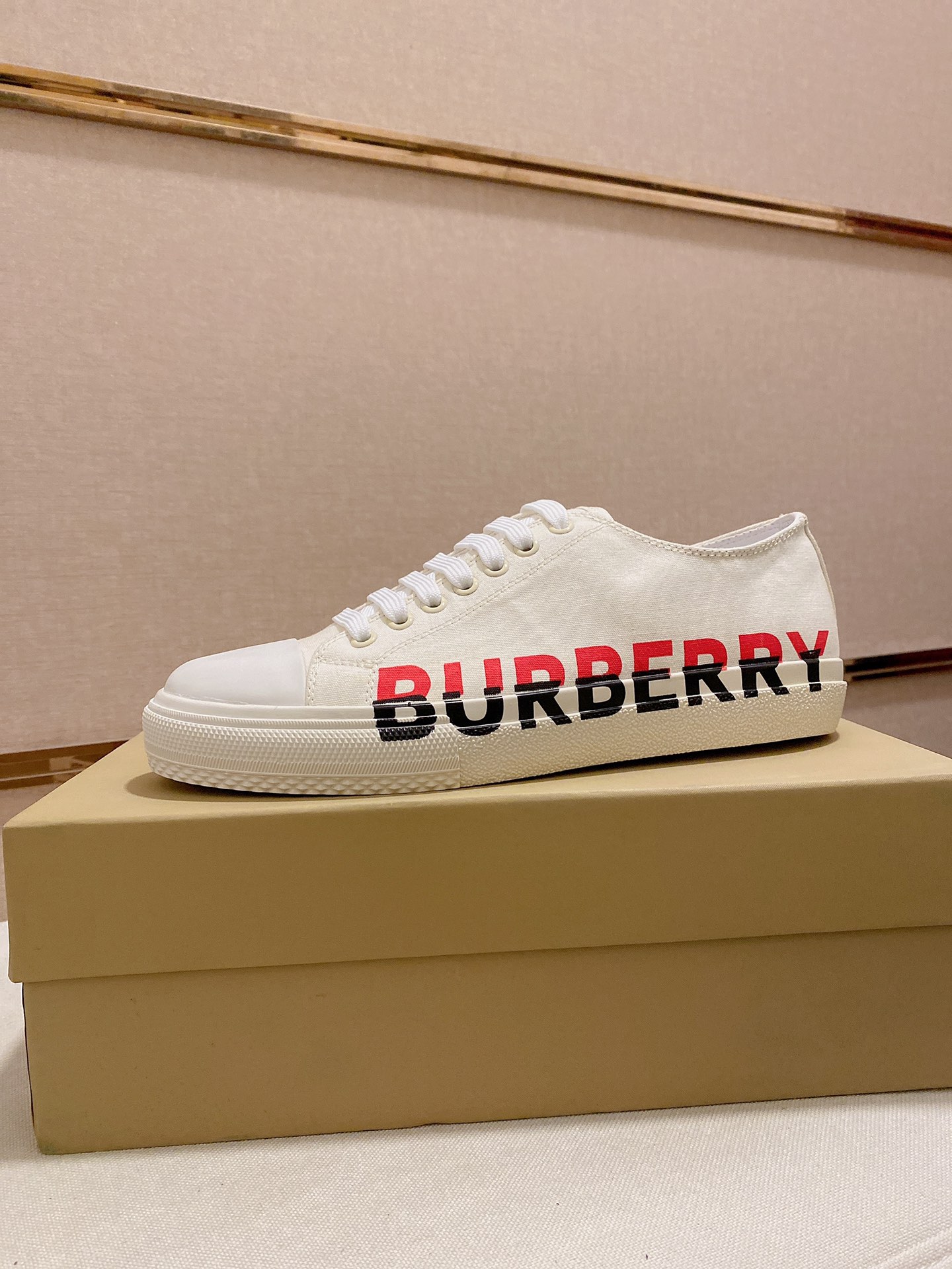 Precio de fábrica:Sincronización de contadorBURBERRY Burberry generación superior de sincronización 