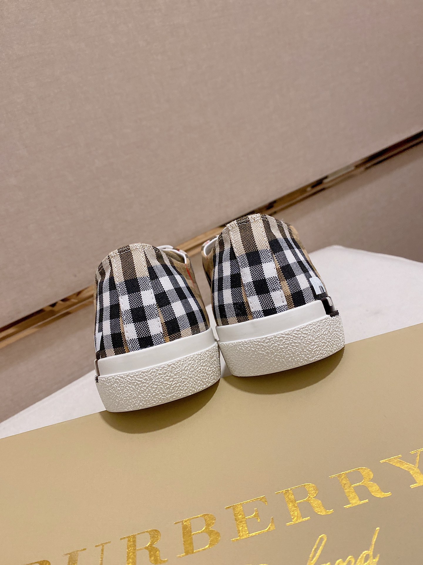 Precio de fábrica:Sincronización de contadorBURBERRY Burberry generación superior de sincronización 