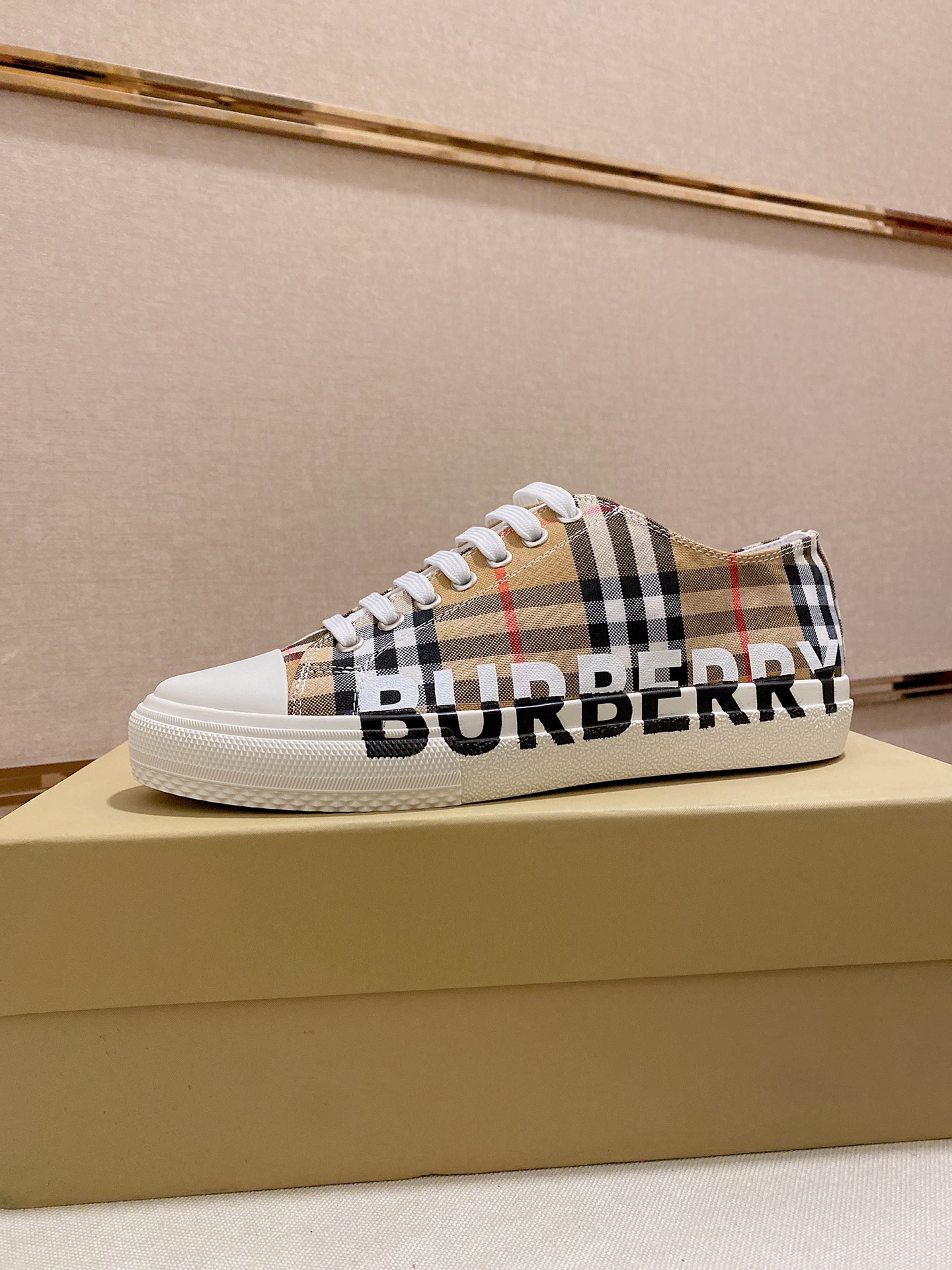 Precio de fábrica:Sincronización de contadorBURBERRY Burberry generación superior de sincronización 