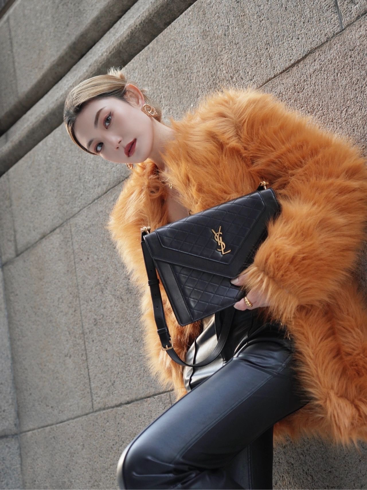 Saint laurent Ysl Gaby绗缝纹路信封斜挎包 668863黑色