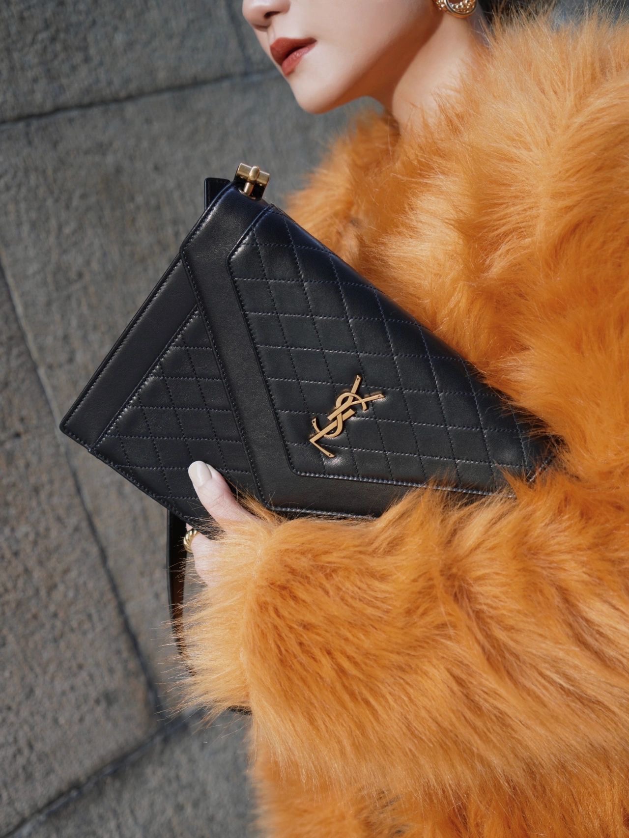 Saint laurent Ysl Gaby绗缝纹路信封斜挎包 668863黑色