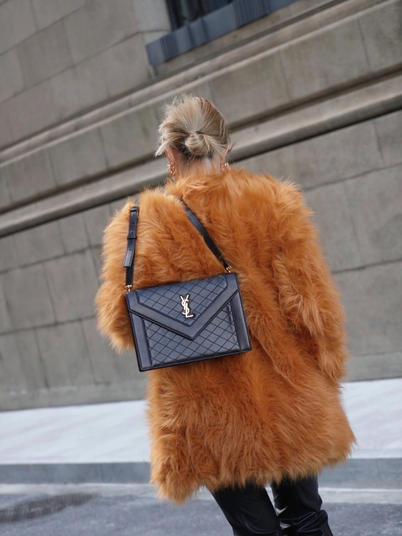 Saint laurent Ysl Gaby绗缝纹路信封斜挎包 668863黑色