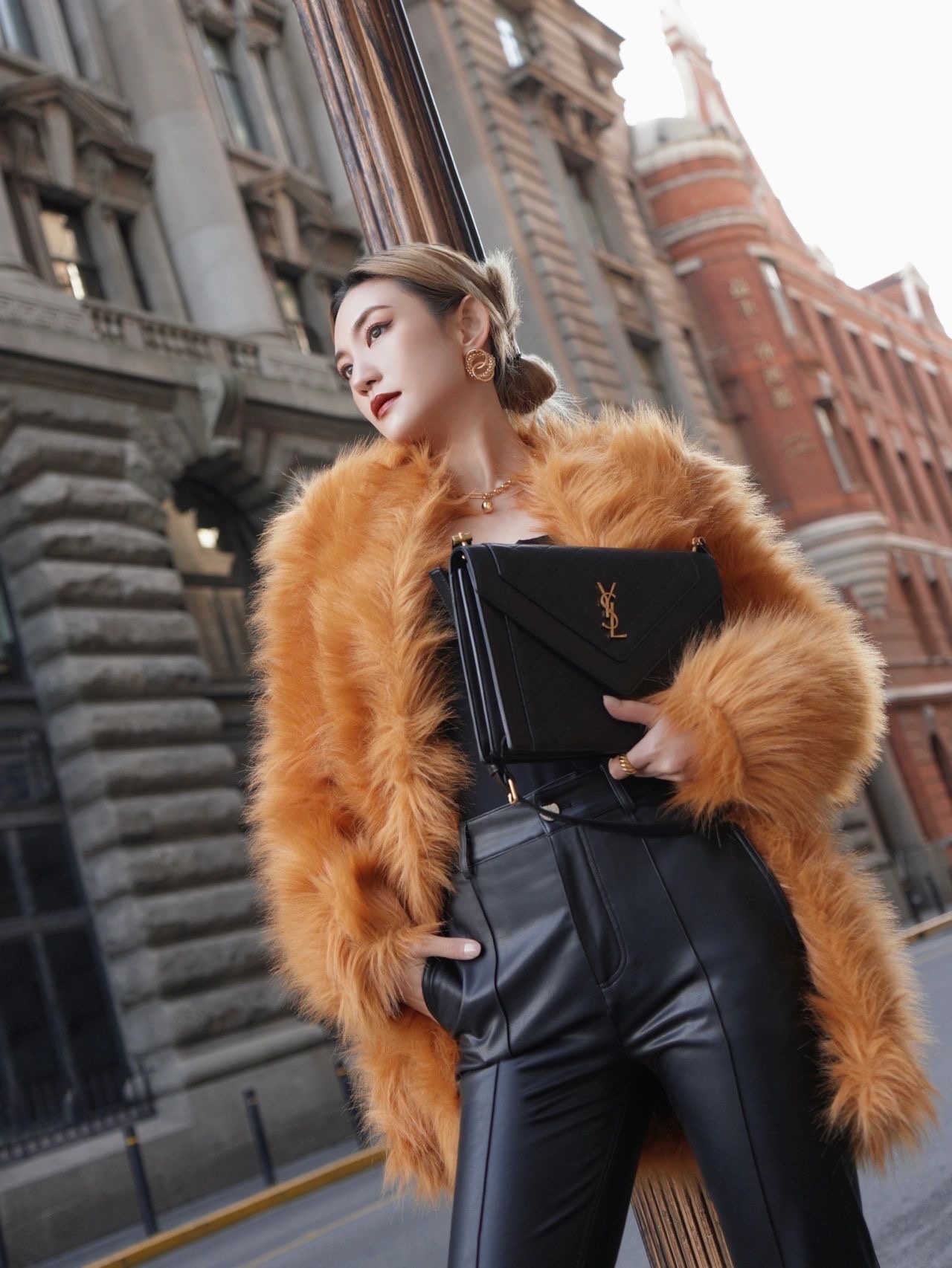 Saint laurent Ysl Gaby绗缝纹路信封斜挎包 668863黑色