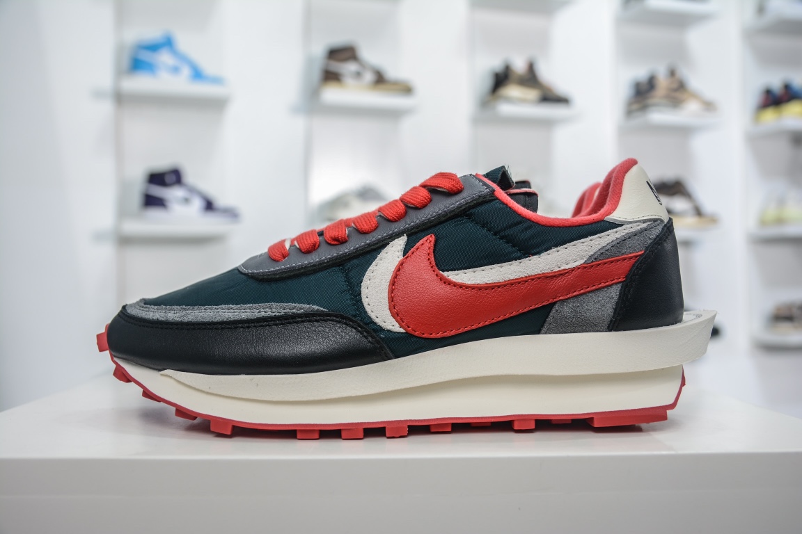 149 放 G0 G版纯原Sacai x Nk LDWaffle“Midnight Spruce and University Red”黑蓝红 解构 三方联名 男女同款 内置可扫芯片 扫描直通官网 原鞋开发 完美鞋型双钩双鞋舌，正确原厂头层亮面皮料，进口长绒翻毛 ，原纸板楦头打造 双层大底原装鞋垫 正确背胶 细节同步正品 区别市面看图做货 高端客户必入 脚感是彩蛋