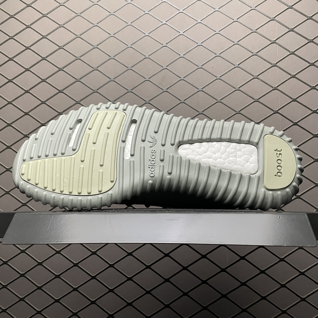 Adidas Yeezy Boost 350, Kanye West's Yeezy, export version AQ2660. Made 5