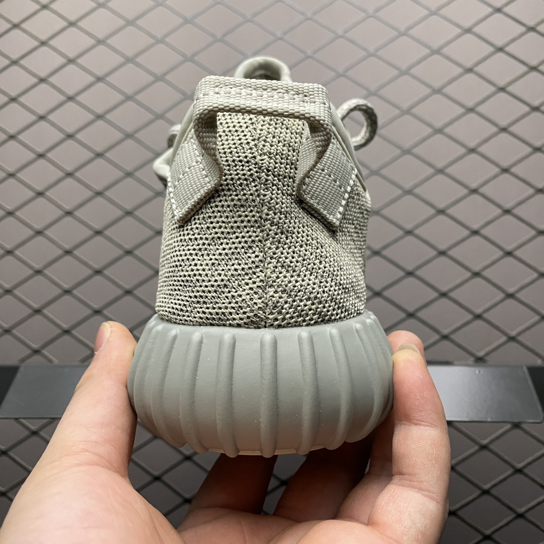 Adidas Yeezy Boost 350, Kanye West's Yeezy, export version AQ2660. Made 2