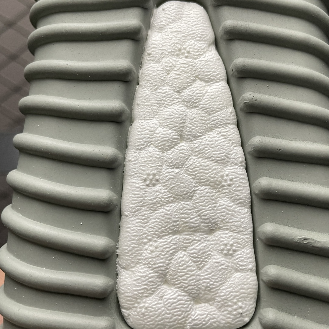 Adidas Yeezy Boost 350, Kanye West's Yeezy, export version AQ2660. Made 9