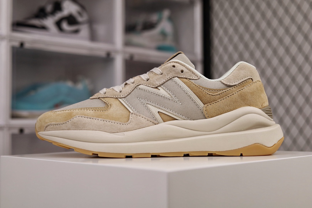 G5 公司级别 新品首发 New Balance M5740系列原楦原纸版开发版型 采用国产猪巴革麂皮及牛培革料拼接构成中底高弹EVA发泡材质 外置橡胶大齿防滑橡胶外底 尽显90年代复古风格 推出全新配色