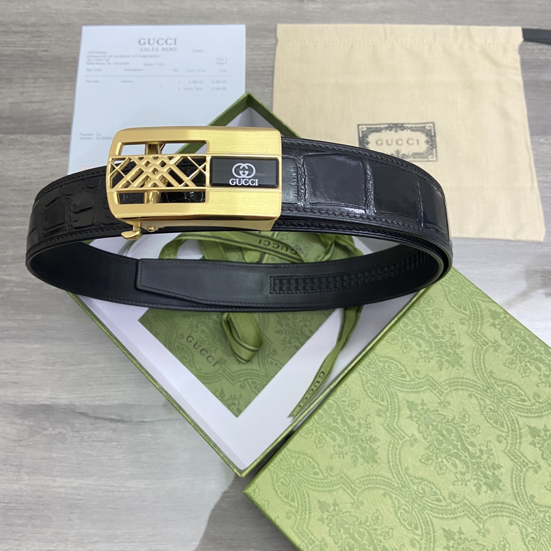 I0  Gucci 古奇  皮带腰带：单面使用自动带专柜质量、百分百头层牛皮、24k钢扣、送人自用首选、保证真皮 包装：请认准图片专柜包装、送打孔器 全套包装 宽度：3.5cm 长度：国标cm-cm 可以自行裁剪长度