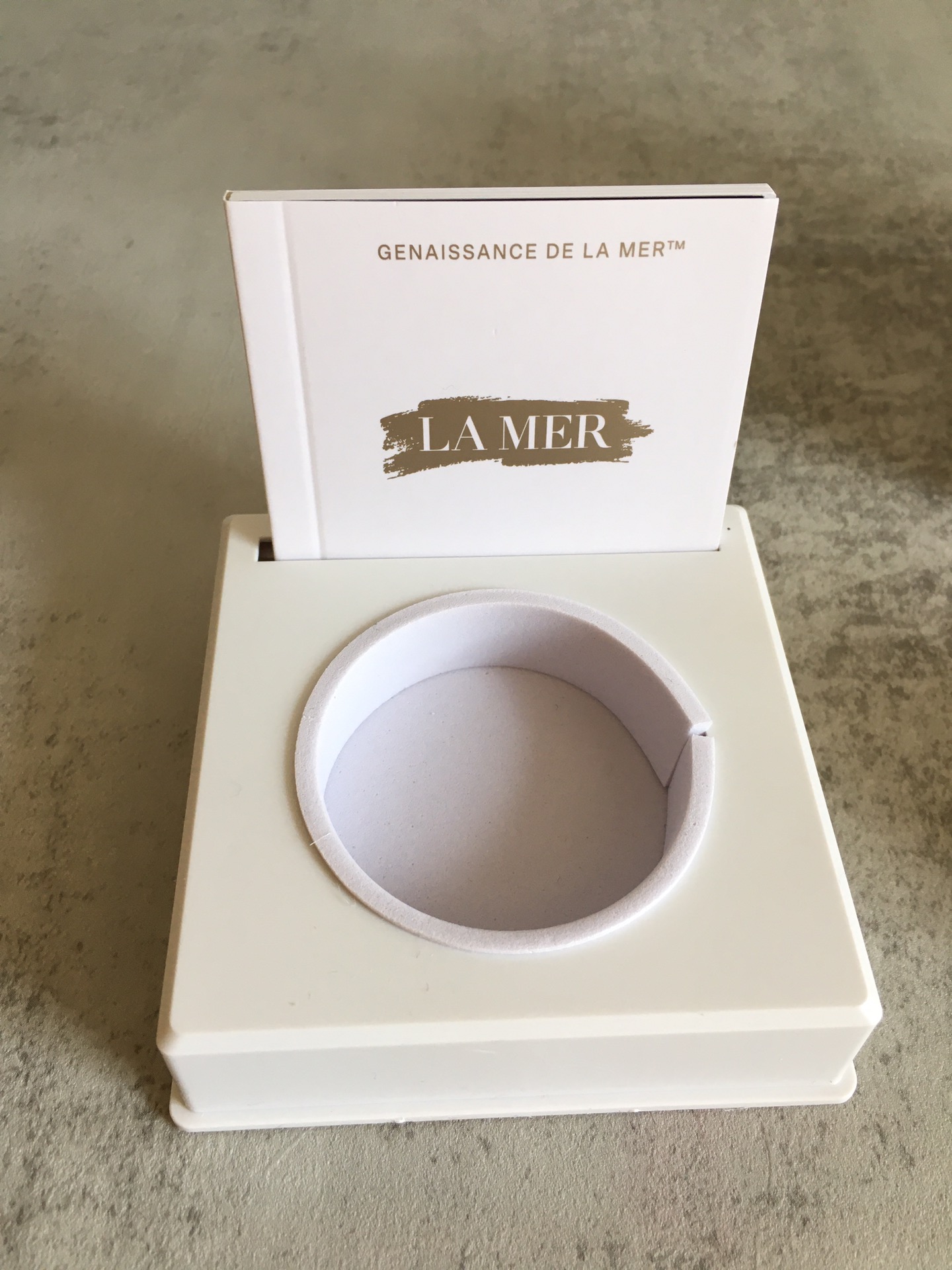 LA MER Luminous Renewal Eye Cream, 15ml - Reduce Wrinkles & Fine Lines 4 i1638940116 1805 2