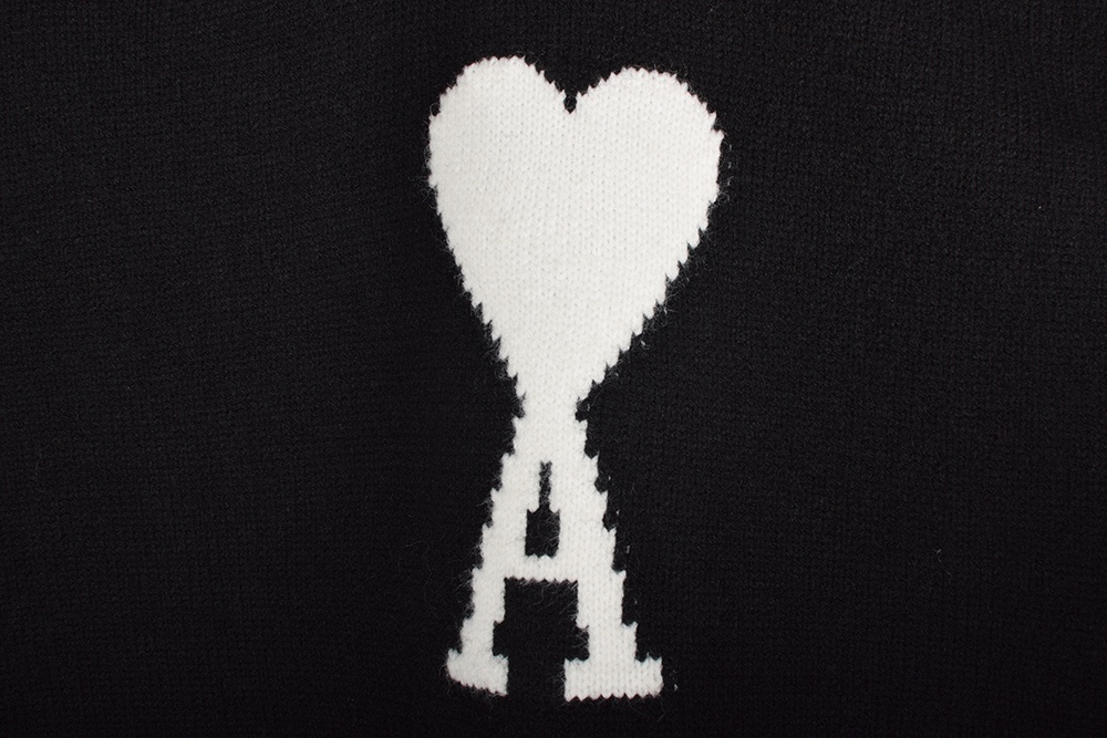 High-end Women’s Clothing: Twilight Collar Wool Knits with Oversize Hearts - 图片 4
