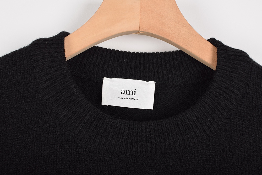 High-end Women’s Clothing: Twilight Collar Wool Knits with Oversize Hearts - 图片 2