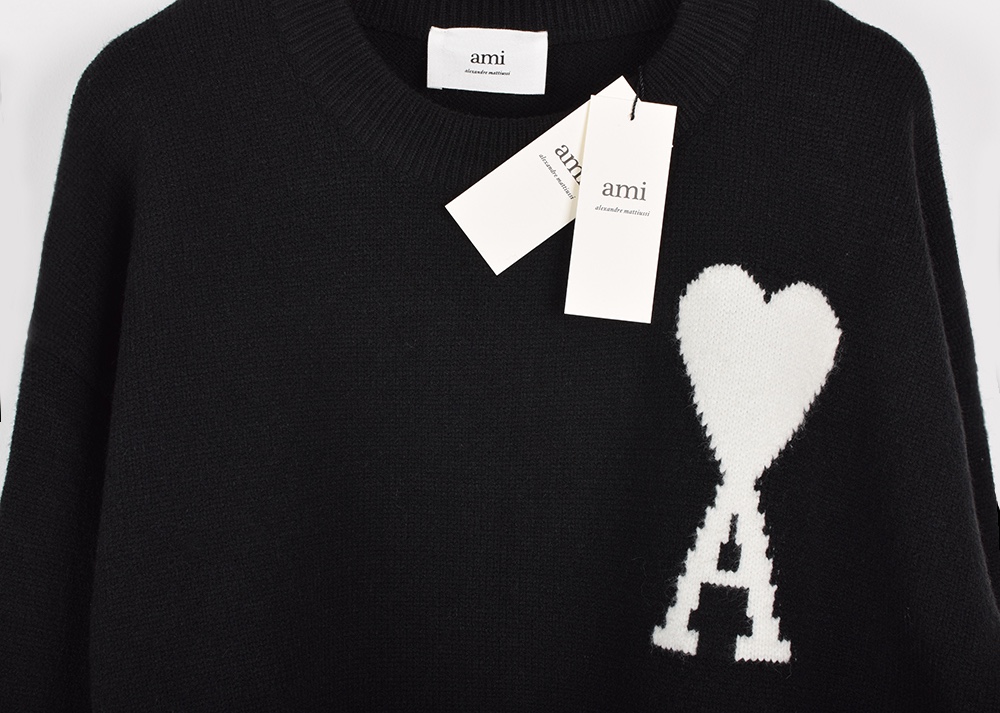 High-end Women’s Clothing: Twilight Collar Wool Knits with Oversize Hearts - 图片 3