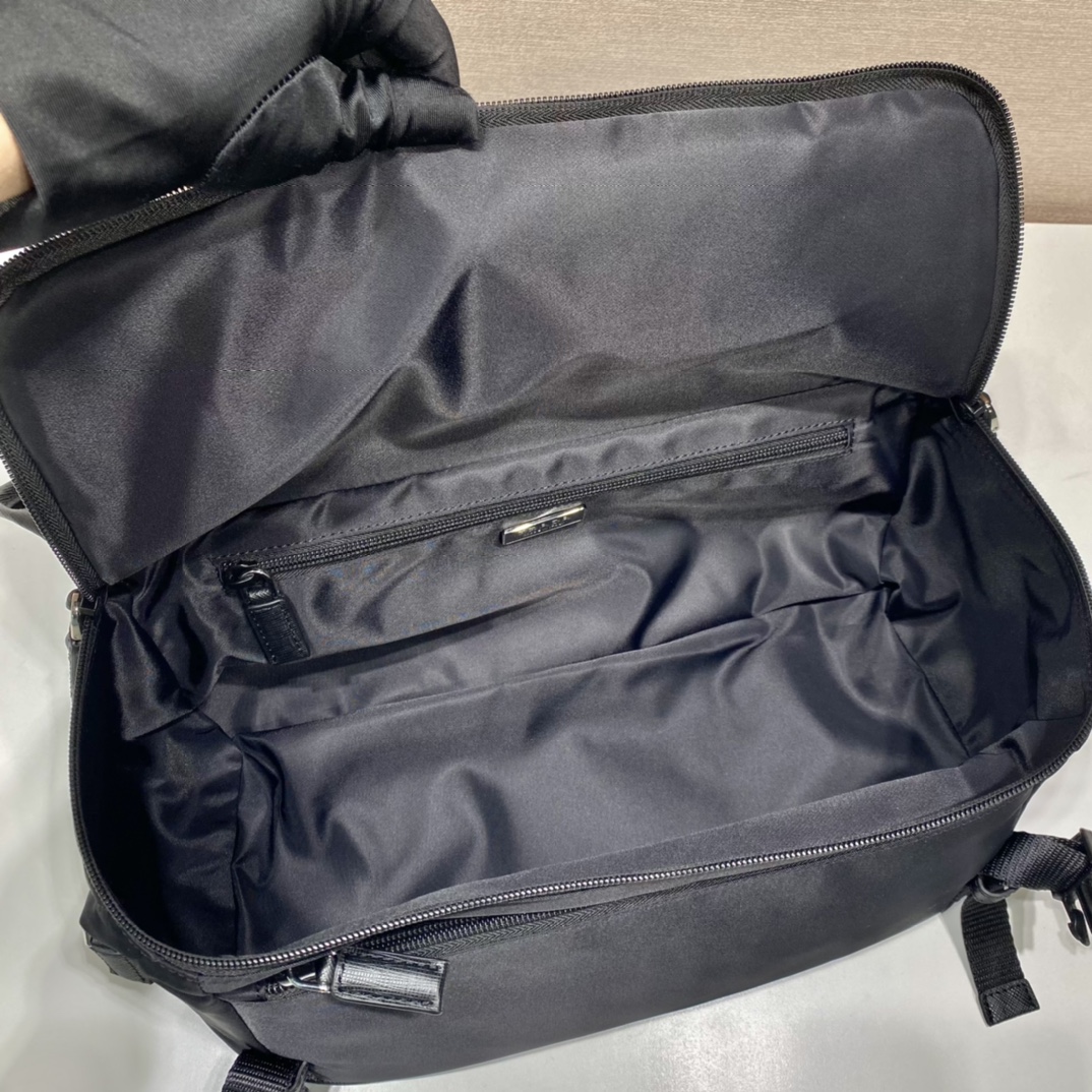 PRADA普拉达尼龙邮差包2VH991A