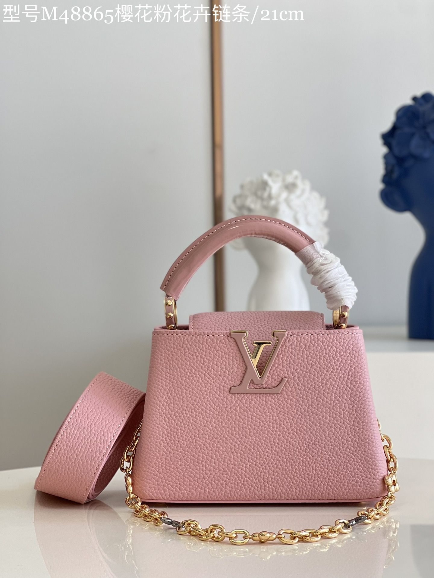 NO:398178,【Exclusive real photo Model M48865 cherry blossom pink flower chain Mini】M96467 M56071 Capucines Mini handbag Imported calf leather, shiny metal trim, unique Capucines cover can be included in the bag to display letter logos, and can be turned outwards. The Monogram Flower pattern is size: 21x14x8 cm N.1200, LV [original leather], louis vuitton, cowhide19860909【独家实拍 型号M48865樱花粉花卉链条 迷你】M96467 M56071 Capucines 迷你手袋 法国进口小牛皮,闪亮的金属饰件,特有的Capucines搭盖既可收入包内展示字母标识,又可外翻 呈现Monogram Flower图案 size:21x14x8 cm N.1200,LV【原厂皮】,louis vuitton,cowhide,Bag