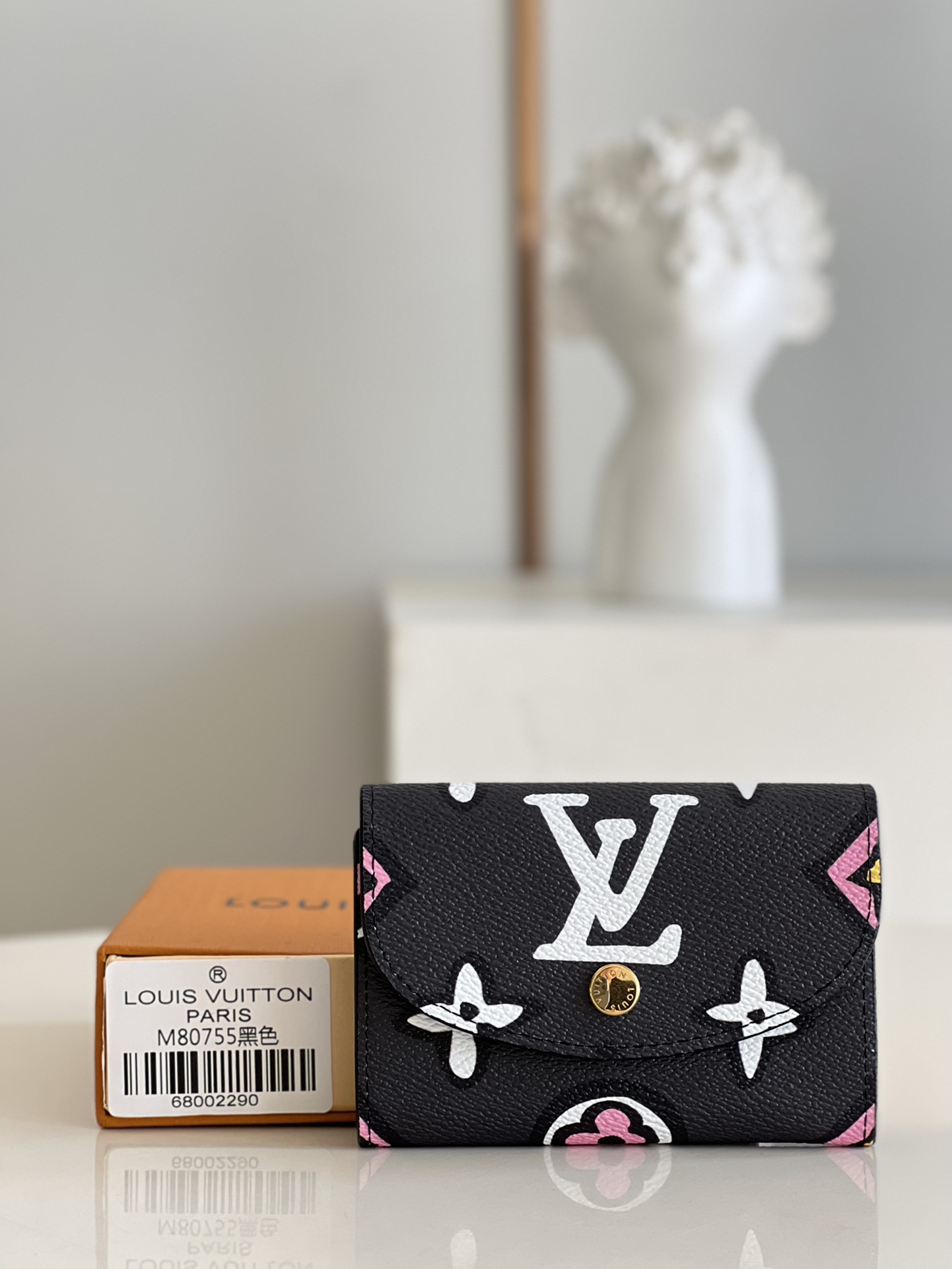 NO:398193,【Exclusive real shot of M80755 black leopard print】Wild at Heart series special Rosalie coin wallet injects animal print inspiration into Monogram canvas, opens the rounded flip with Louis Vuitton logo inscription snaps, and has zipper coin bags, patch pockets and slots. Detailed features 11 x 8 x 2.5 cm (length x height x width) a.220, LV [original leather],louis vuitton,louis vuitton,wallets19860909【独家实拍M80755黑色豹纹】Wild at Heart 系列特别款 Rosalie 零钱包为 Monogram 帆布注入动物印花灵感,以路易威登标识铭纹按扣开启圆润翻盖,内设拉链零钱袋、贴袋和卡位. 详细特征11 x 8 x 2.5 厘米 (长度 x 高 x 宽) a.220,LV【原厂皮】,louis vuitton,louis vuitton,wallets,Bag