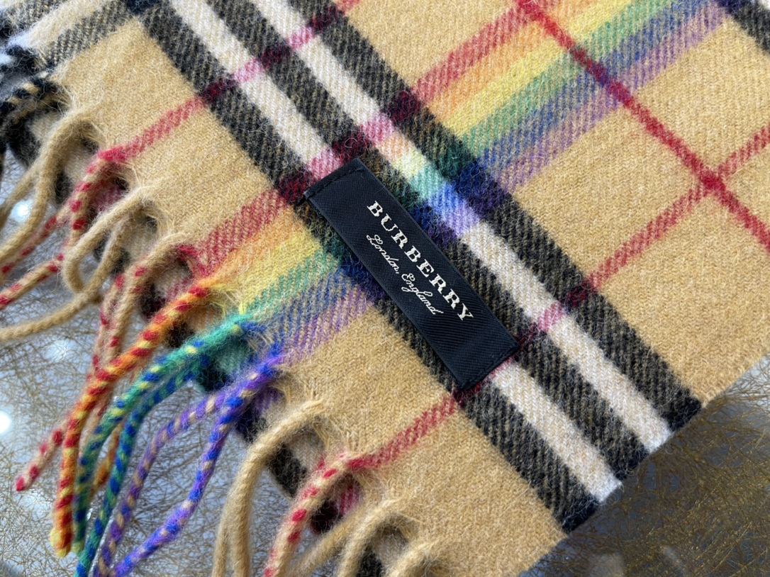 Burberry巴宝莉彩虹羊绒围巾