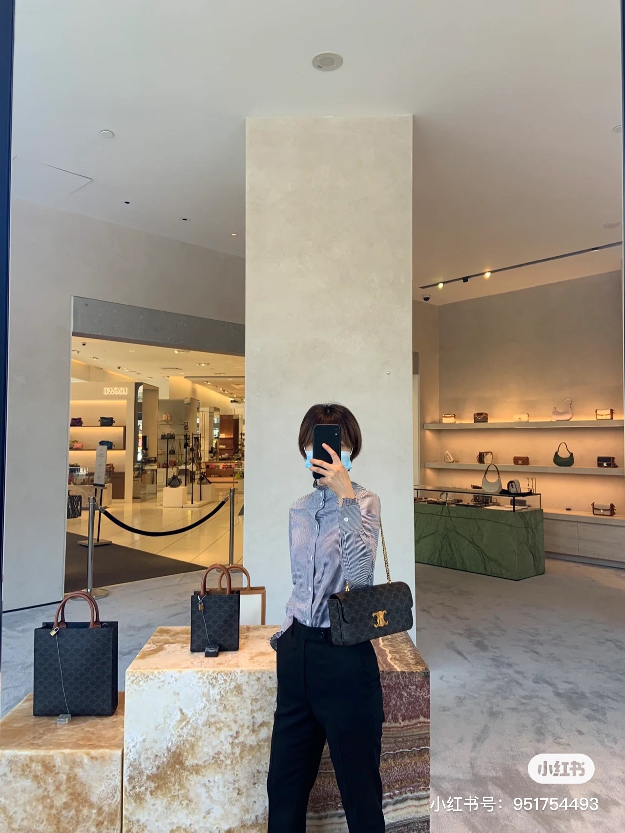 NO:206461,Inspiration for daily outfits in autumn, free posture between black and white, Celine, celine, celine19860909秋日日常穿搭灵感、 黑白间自由姿态,赛琳celine,celine,celine,Bag