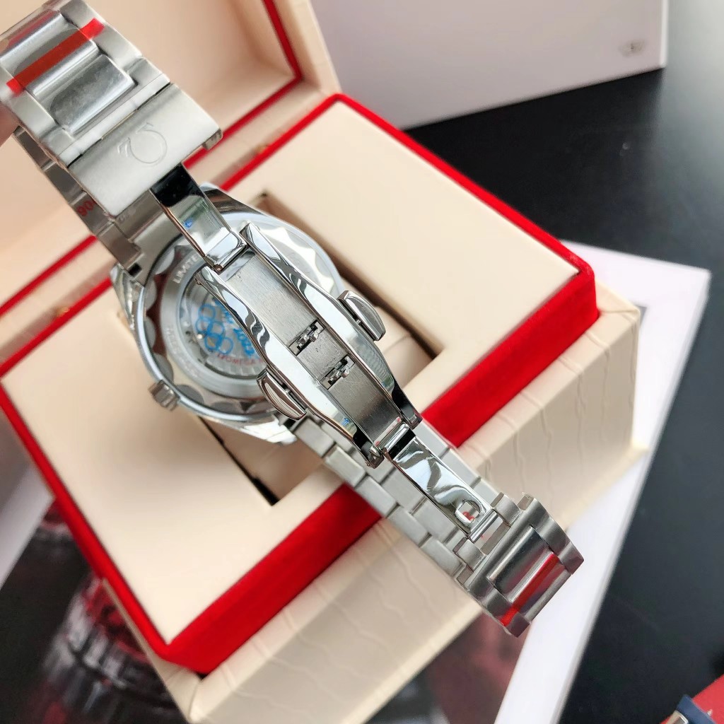💰580 GD出品，福利爆款🔥回货 #赠送胶带🈶一只表的价格搭配两种表链 【海洋魅力 经典爆款】GD出品 西铁城专属——鸥米茄海马系列Aqua Terra 150米腕表 经典隽永的设计极具鸥米茄品牌特色 【机芯】搭载GD专注而制零返修💯全新西铁城8215自动机械机芯 走时精准 持久耐用，深得表友认可 【表壳】316L精钢表壳 修正优美壳身 原装一致41.5mm表径 压弧表盘 深度防水 【表链】采用316L精钢表链 配同样材质的原装折叠表扣 细节同步正品 ⚠️请认准GD出品独家品质