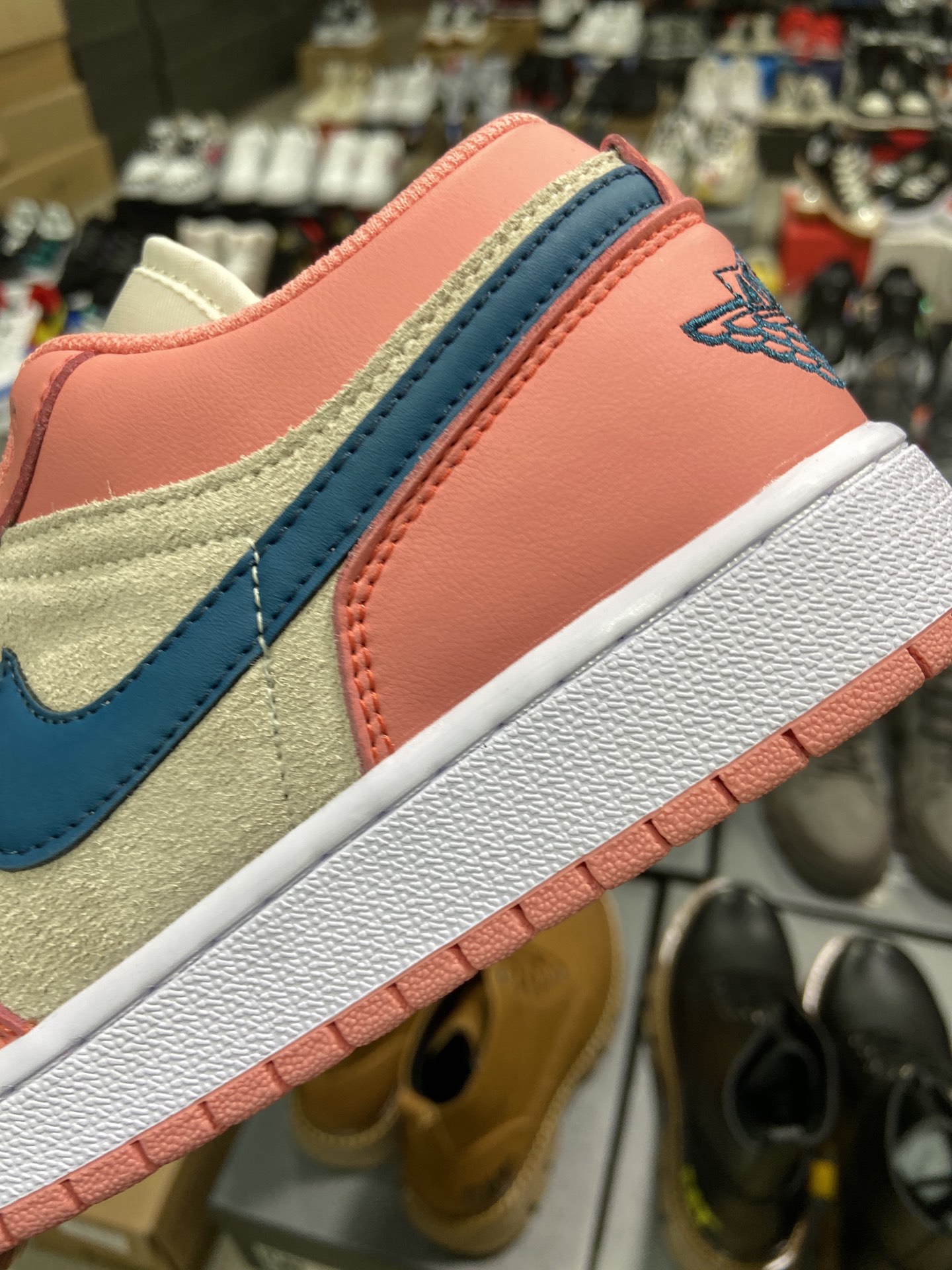 200 乔丹Air Jordan 1 Low 低帮复古文化百搭休闲运动篮球鞋。DC0774-800
