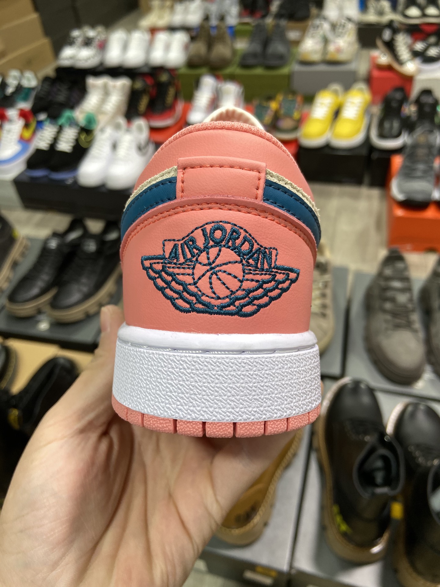 200 乔丹Air Jordan 1 Low 低帮复古文化百搭休闲运动篮球鞋。DC0774-800