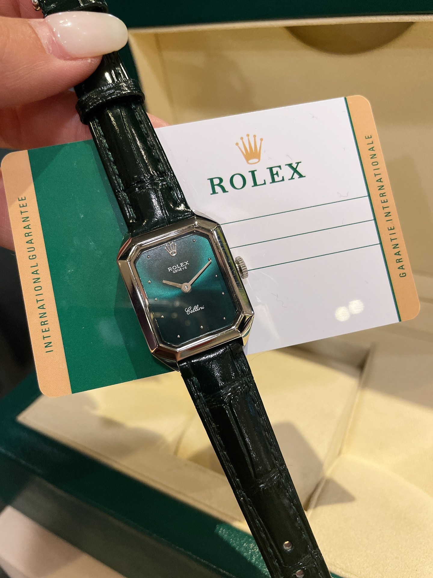 K5  劳家小方表 2022款 低调奢华 劳力士 Rolex ROLEX 1970’s古董表，劳家小方表 瑞士石英机芯，全钢材质与白金电镀，整体质感和气质都变了，精致感upup!进口小牛皮，搭配小巧壳形，上手效果完美尺寸24mm