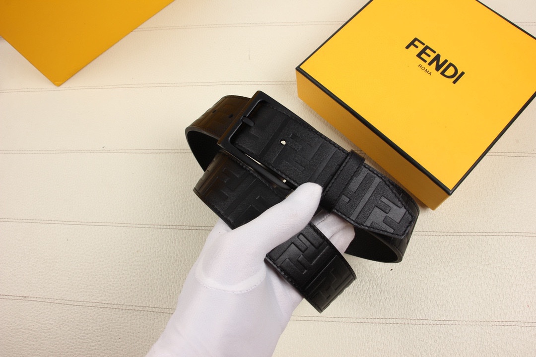 Fendi 五金做工精细 线条流畅 表面光滑 𝐙𝐏电镀工艺 香港通关【𝐇𝐀𝐀𝐒】 进口皮料