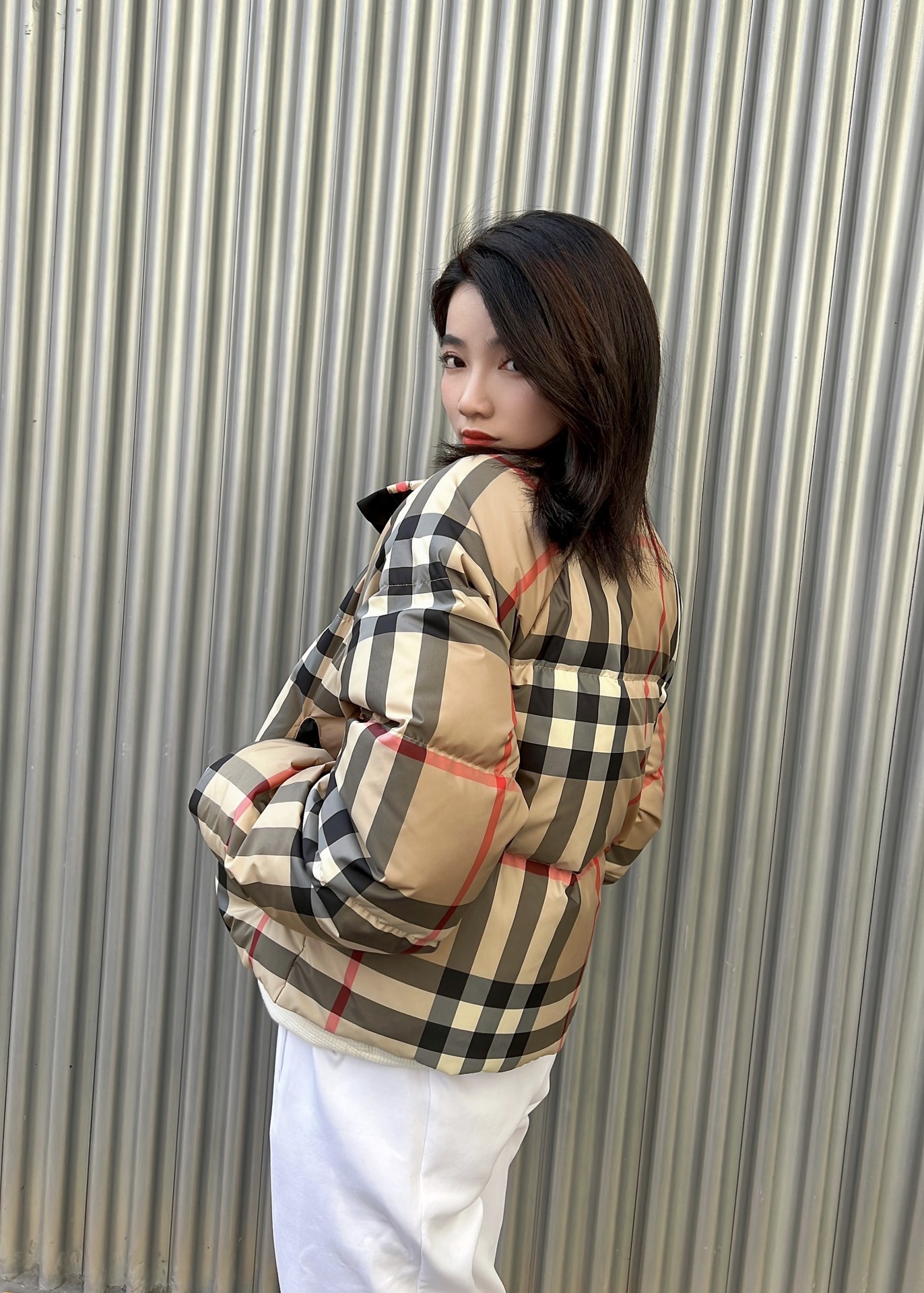 Burberry plaid women's down jacket, 90% down fill, high-density polyester, quilted design, stand collar, zippered pockets. Sizes: S, M, L.-Big cat