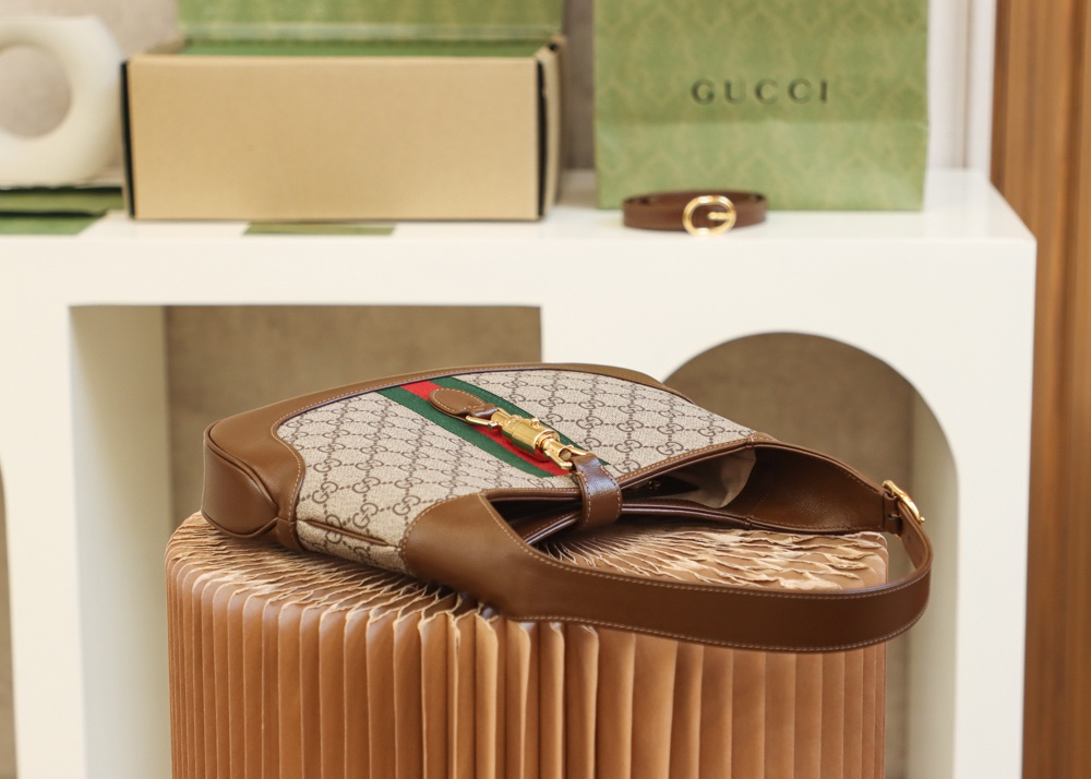 GUCCI 𝐉𝐚𝐜𝐤𝐢𝐞 𝟭𝟵𝟲𝟭 small shoulder bag 腋下包 636706