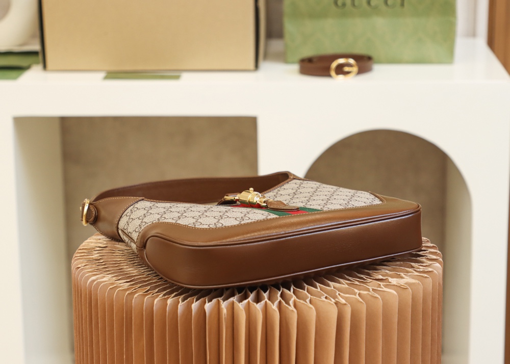 GUCCI 𝐉𝐚𝐜𝐤𝐢𝐞 𝟭𝟵𝟲𝟭 small shoulder bag 腋下包 636706