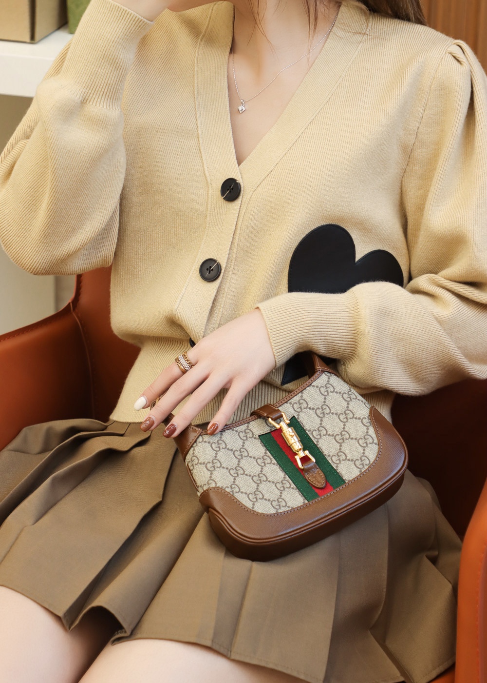 GUCCI 𝐉𝐚𝐜𝐤𝐢𝐞 𝟭𝟵𝟲𝟭 mini shoulder bag 637092
