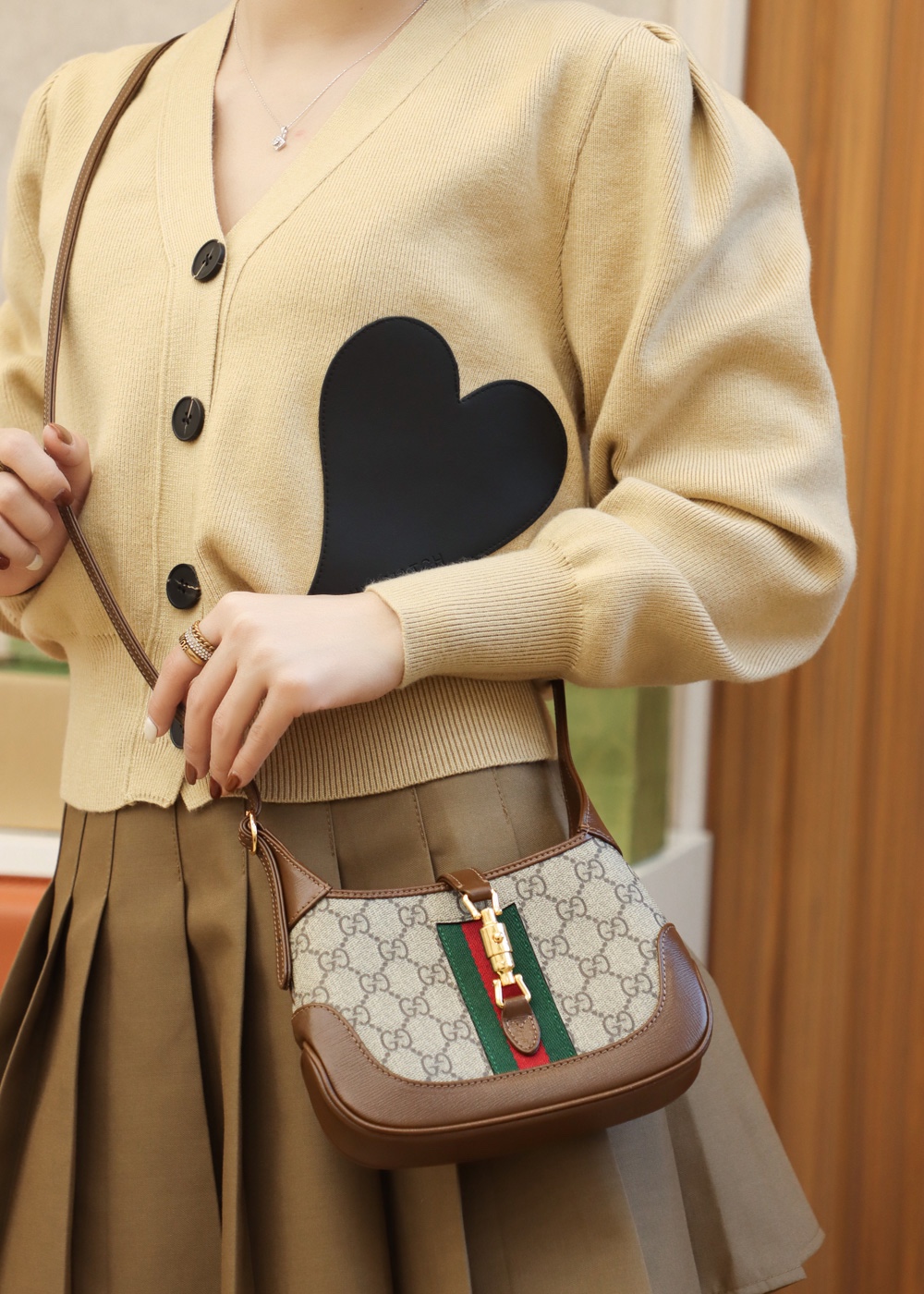 GUCCI 𝐉𝐚𝐜𝐤𝐢𝐞 𝟭𝟵𝟲𝟭 mini shoulder bag 637092