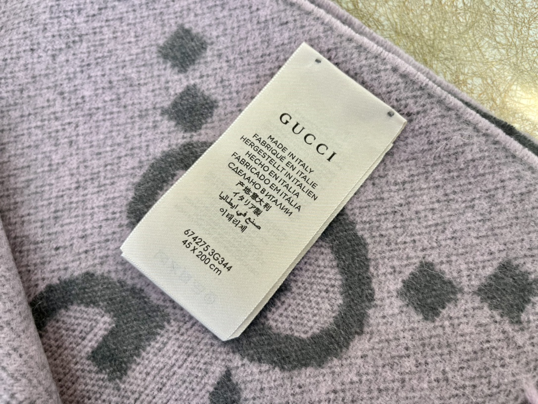 GUCCI古驰GG图案流苏细节纯羊绒围巾674275