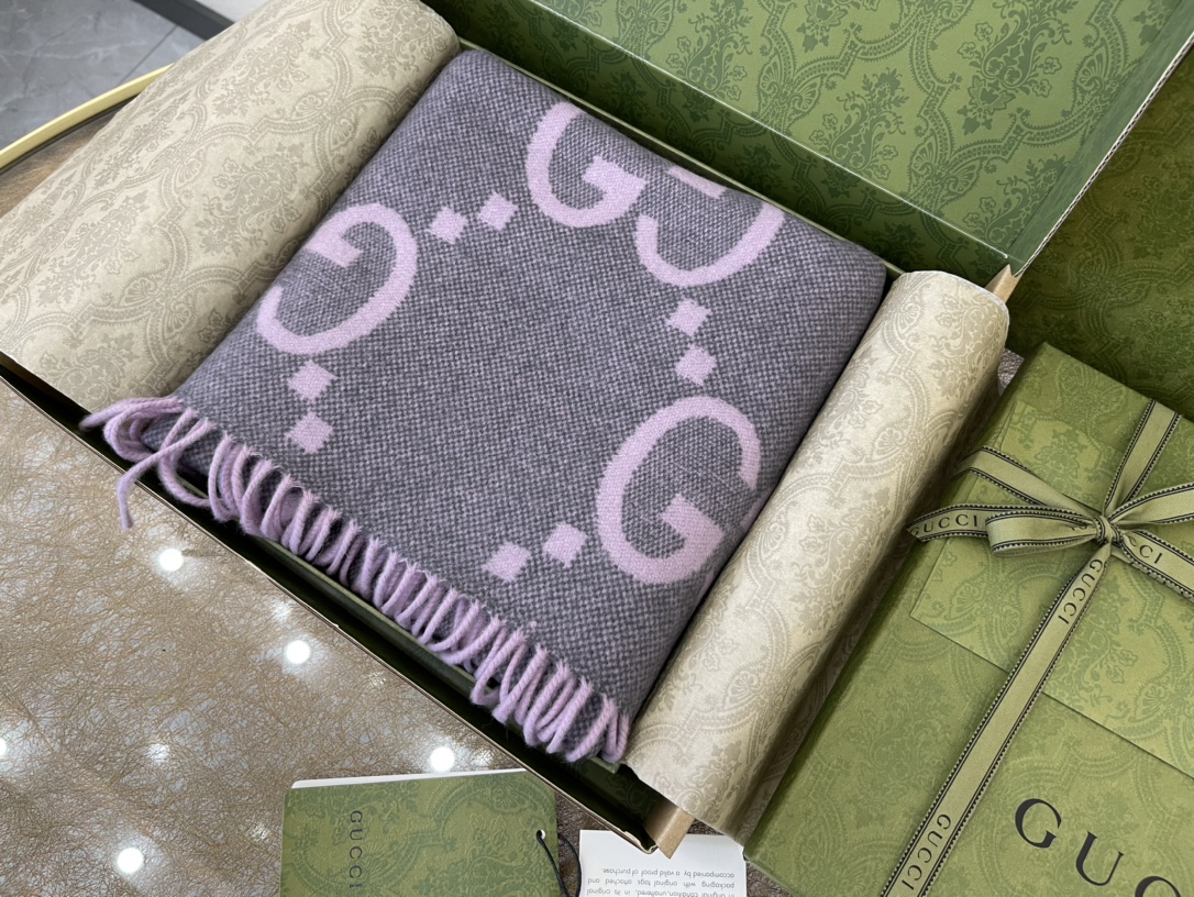 GUCCI古驰GG图案流苏细节纯羊绒围巾674275
