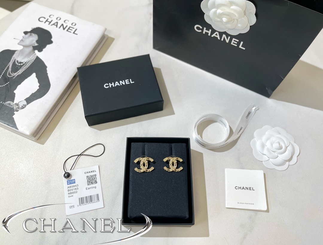新款☑️CHANEL香奈儿双c耳钉耳环