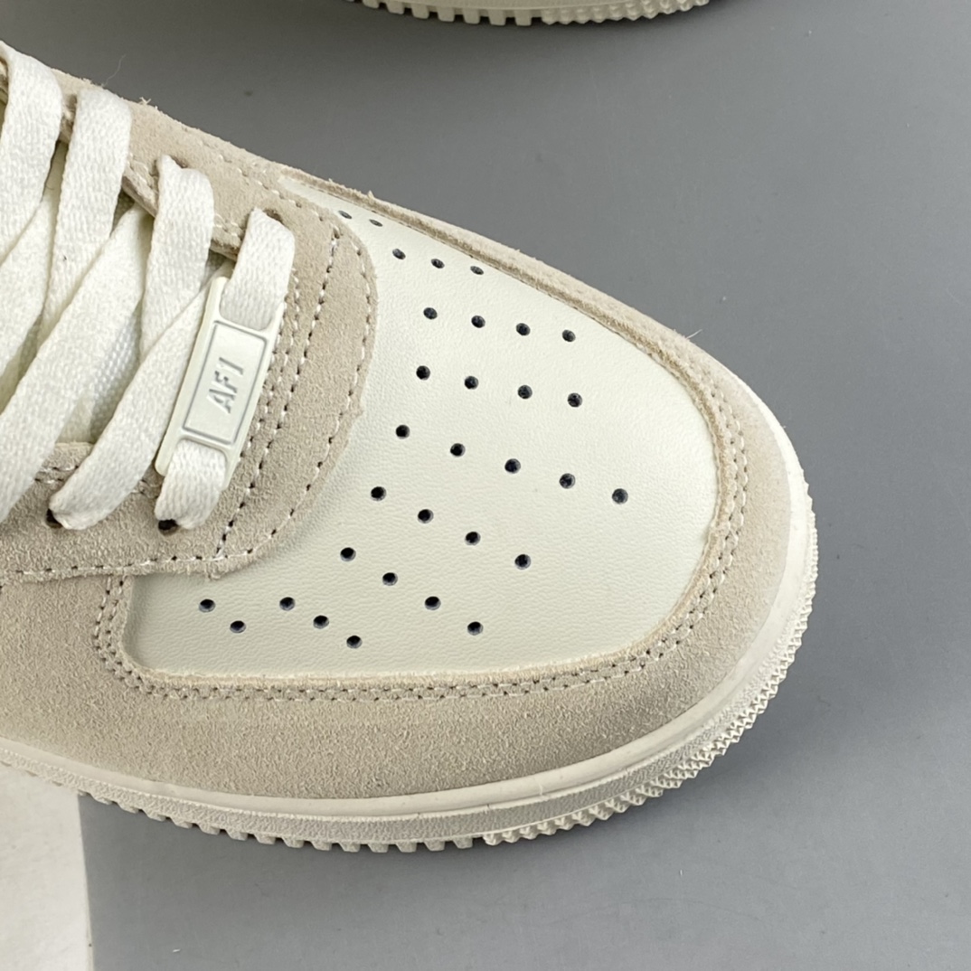 P200  NIKE Air Force 1 Mid 空军一号中帮休闲板鞋CW7584-200