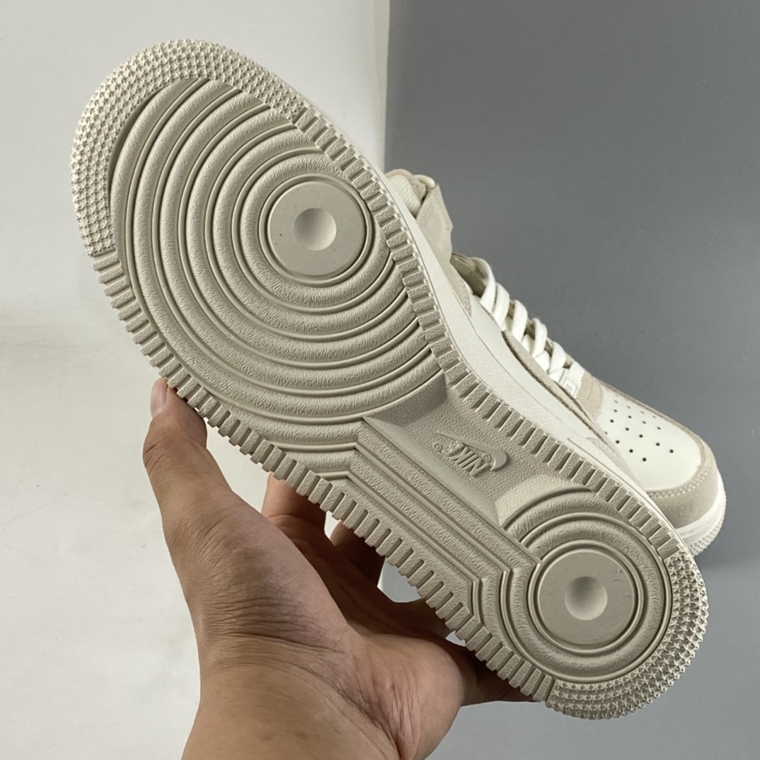 P200  NIKE Air Force 1 Mid 空军一号中帮休闲板鞋CW7584-200