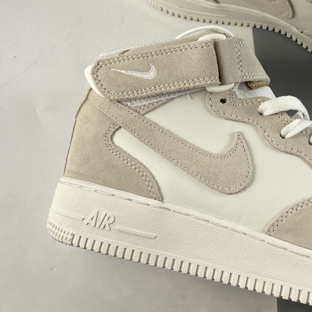P200  NIKE Air Force 1 Mid 空军一号中帮休闲板鞋CW7584-200
