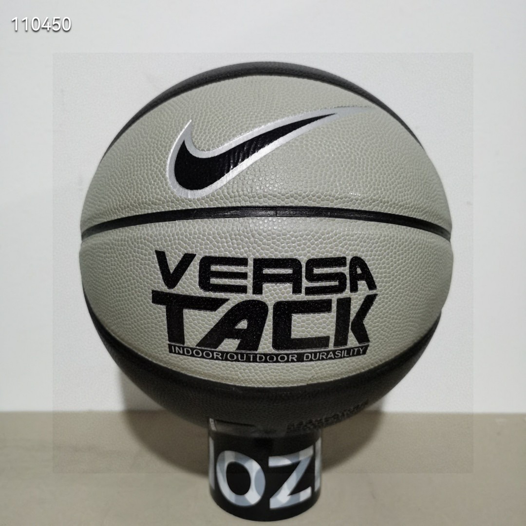 Nike/耐克篮球 经典系列花色球 配色:黑灰【pu软皮】 场地:室内外木地板,水泥地板. 一一一一一一一一一一一一 🔥🔥注意事项🔥🔥: 充气前请充分湿润球针,用肥皂水为佳,防止气门受损,造成气门漏气.